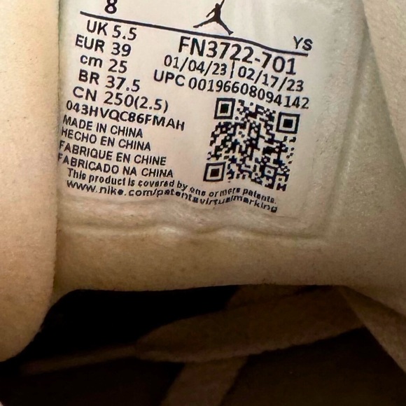 Nike Women’s Air Jordan 1 Low SE FN3722-701 Beige Sneakers Size 8 EUC - Picture 5 of 7